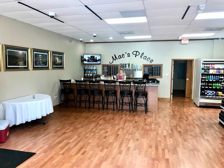 More Photos Of 699 Bultman Dr, Sumter Storefront Retail Office For Lease