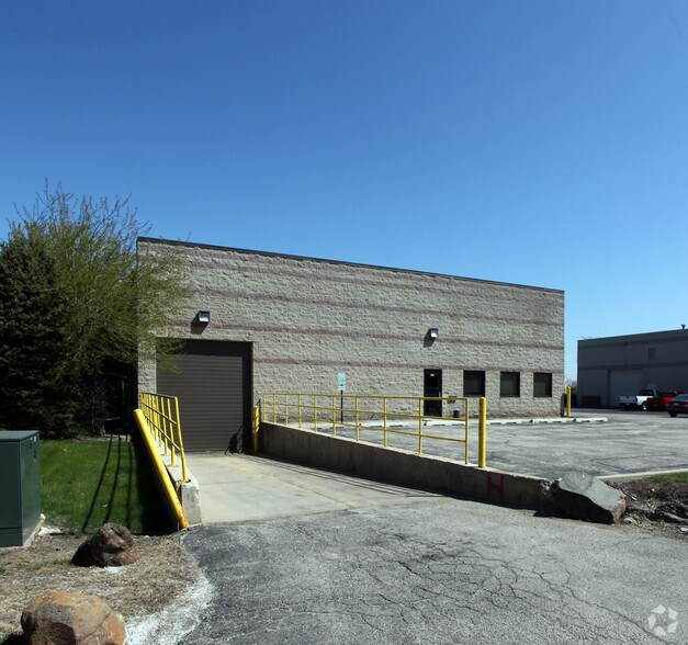 More Photos Of 320 Rocbaar Dr, Romeoville Warehouse For Sale