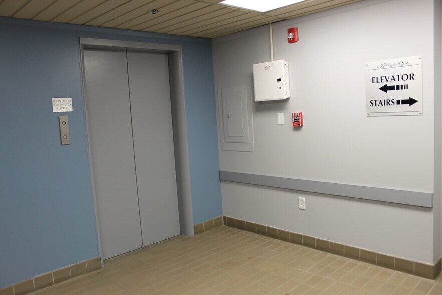 More Photos Of 220 S Main St, Butler Medical For Lease