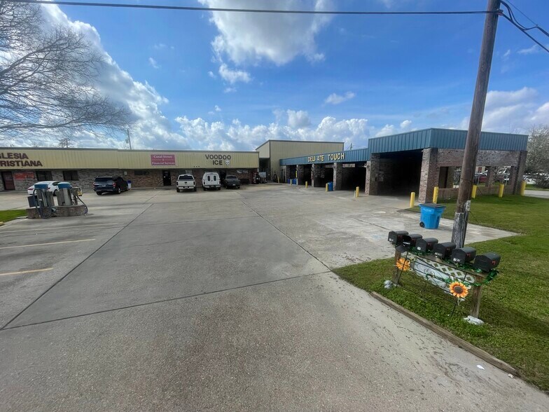 More Photos Of 243 Canal St, Luling Freestanding For Sale