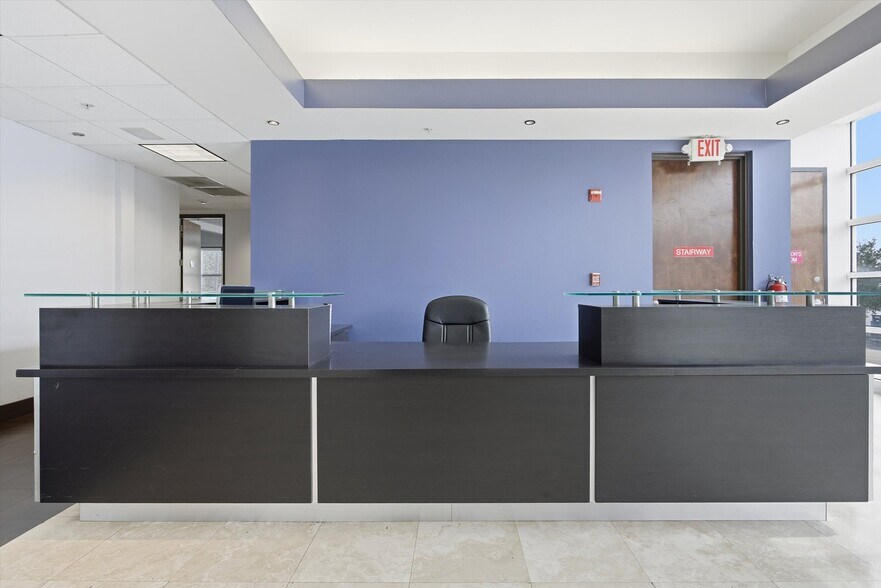 More Photos Of 8527 Pines Blvd, Pembroke Pines Office For Sale