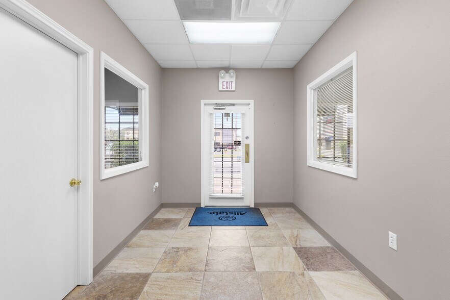 More Photos Of 2230 W Grande Blvd, Tyler Storefront Retail Office For Lease