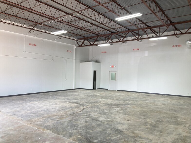 More Photos Of 1400 S Marietta Pky SE, Marietta Warehouse For Lease