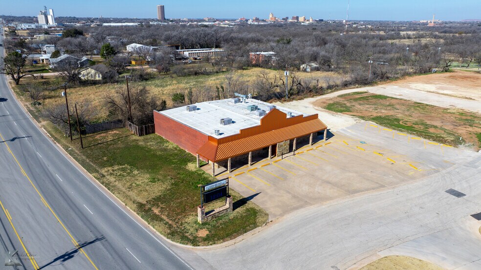 More Photos Of 550 E South 11Th St, Abilene Restaurant For Sale