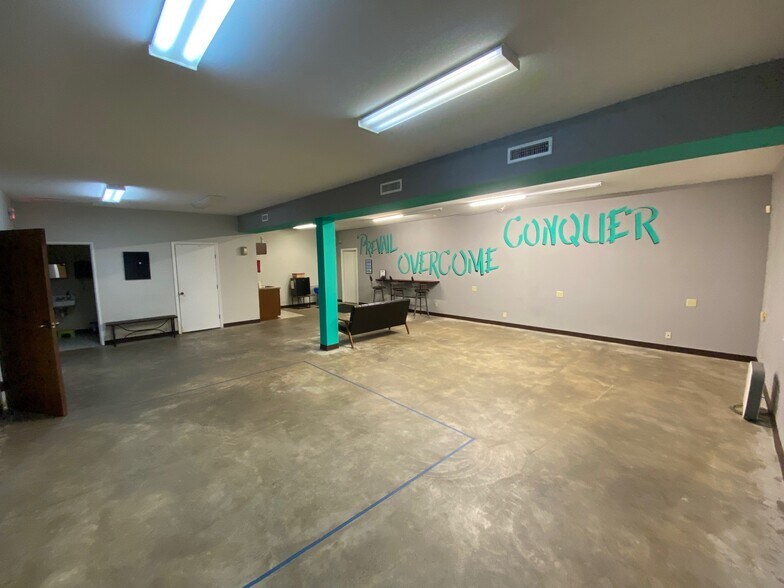 More Photos Of 11842 S 33rd Ave W, Sapulpa Warehouse For Lease