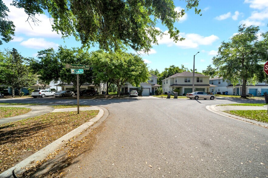 More Photos Of 5001 Beechcraft Way, Seffner Apartments For Sale