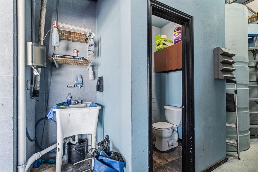 More Photos Of 2858 Treaschwig Rd, Houston Carwash For Sale