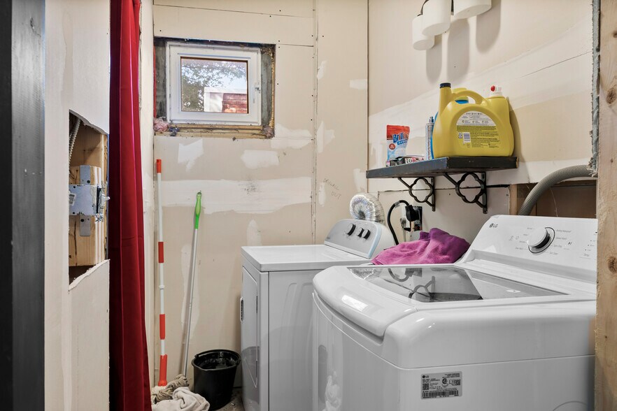 More Photos Of 764 1/2 Eastern Ave, Schenectady Restaurant For Sale