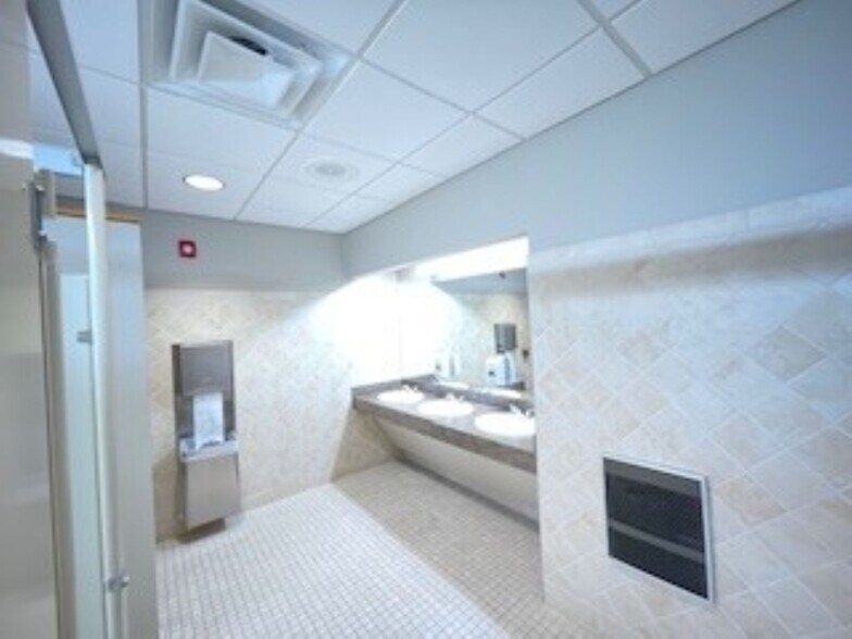 More Photos Of 121 W Lincoln Hwy, Dekalb Office For Sale