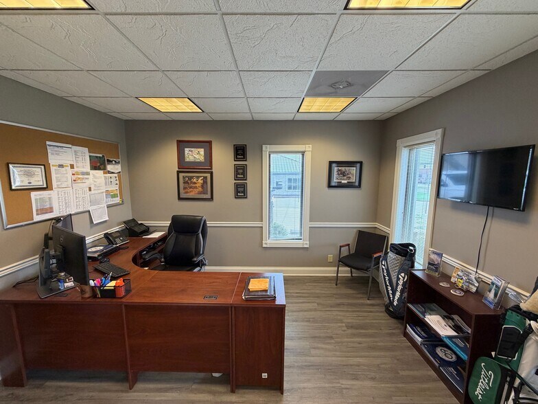 More Photos Of 2447 Locust Creek Dr, Evansville Warehouse For Sale