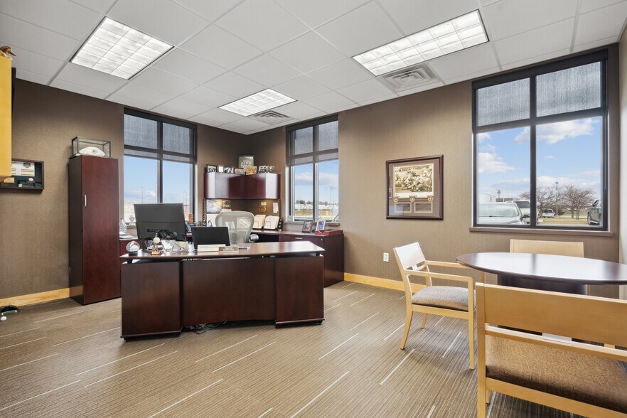 More Photos Of 3015 Greyhound Dr, Waterloo Medical For Lease