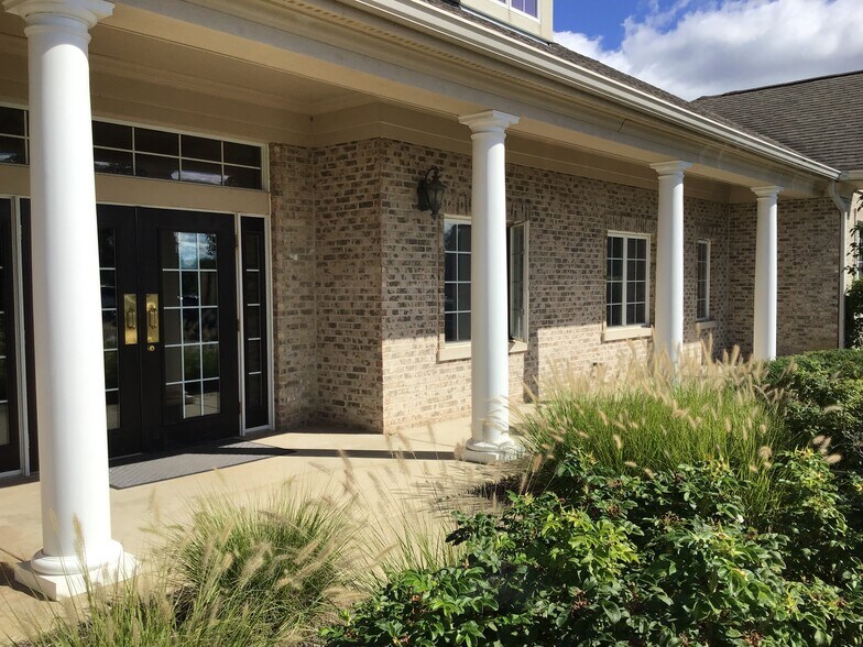 More Photos Of 3 Executive Ct, South Barrington Medical For Lease