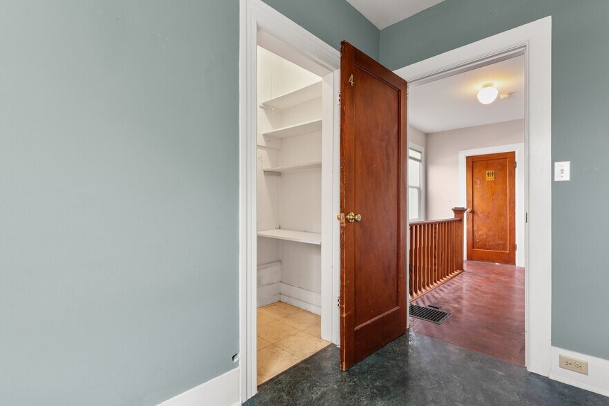 More Photos Of 1516 SE 43rd Ave, Portland Medical For Sale