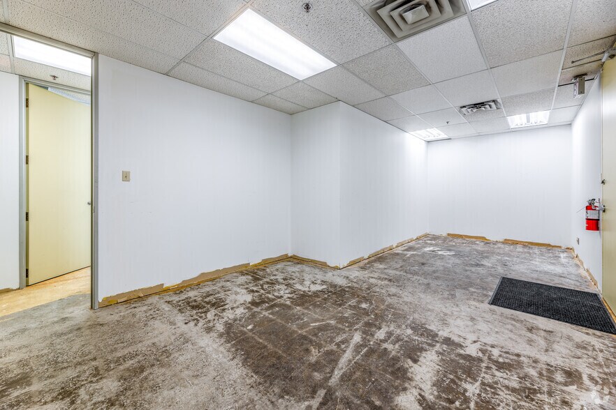 More Photos Of 6200 Dixie Rd, Mississauga Unknown For Sale