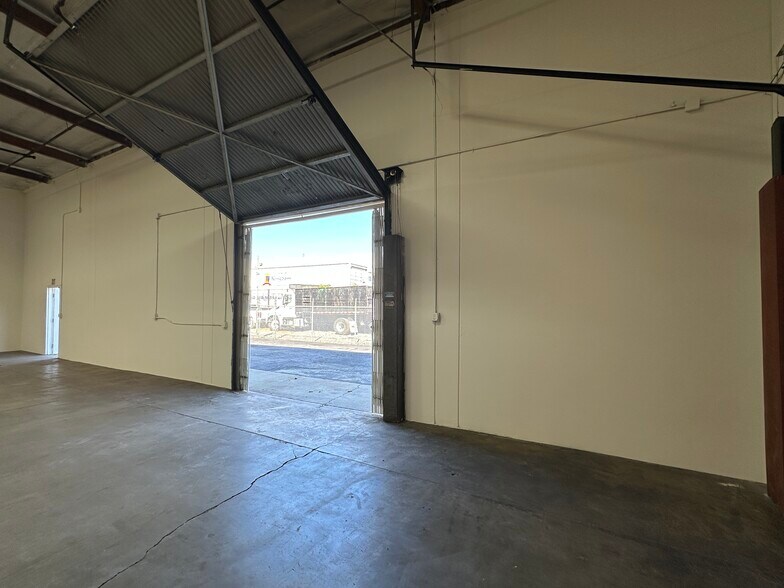 More Photos Of 1506-1550 N Knowles Ave, Los Angeles Warehouse For Lease