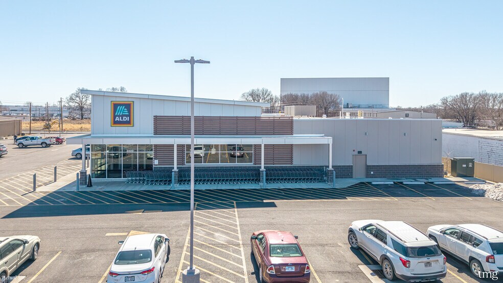 More Photos Of 2400 E Main St, Russellville Freestanding For Sale