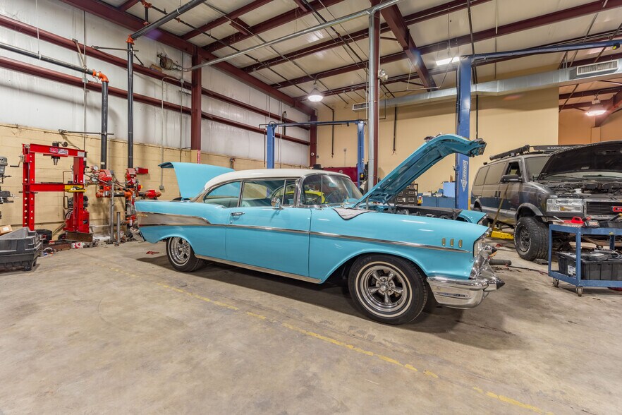 More Photos Of 111 N 12th St, West Columbia General Retail For Sale