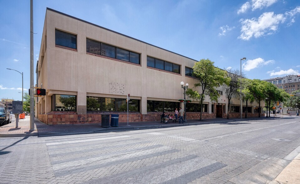 More Photos Of 800 Navarro St, San Antonio Office For Lease