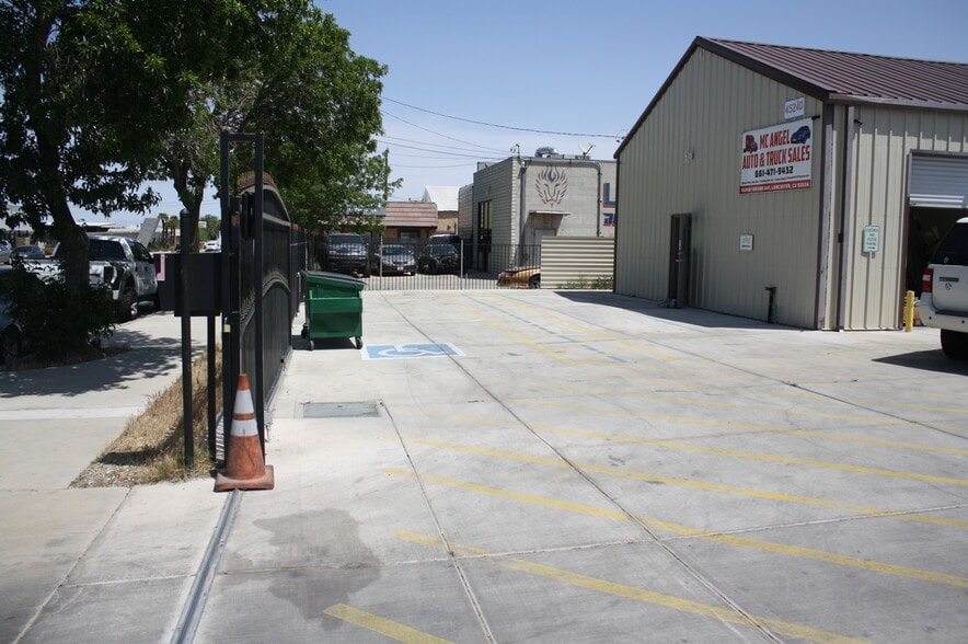 More Photos Of 45240 N Trevor Ave, Lancaster Auto Repair For Sale