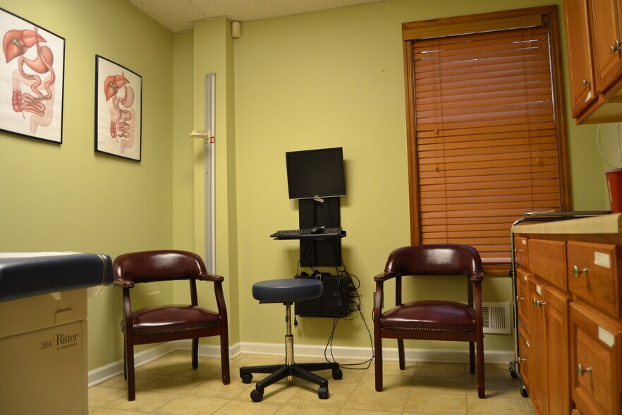 More Photos Of 670 N Beers St, Holmdel Medical For Sale