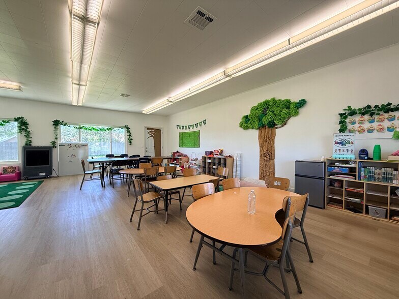 More Photos Of 625 N Eucalyptus Ave, Rialto Religious Facility For Lease