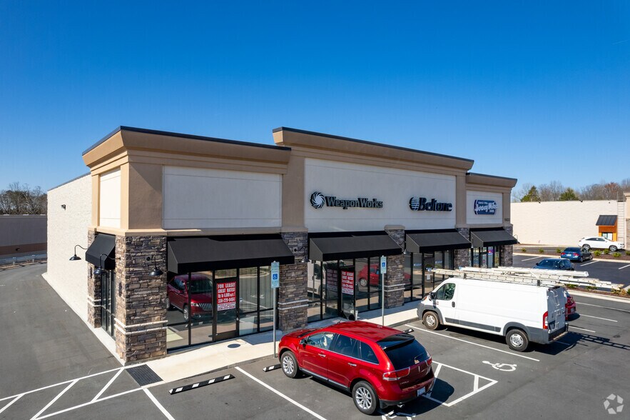 Primary Photo Of 1433 University Dr, Burlington Restaurant For Lease