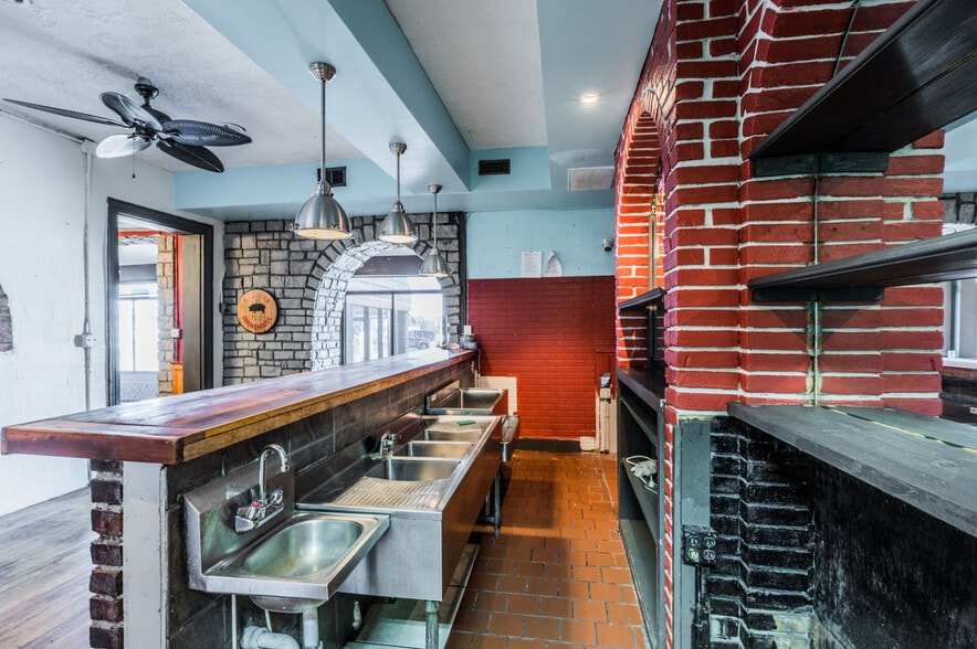 More Photos Of 1026-1038 Chestnut St, Bowling Green Restaurant For Sale