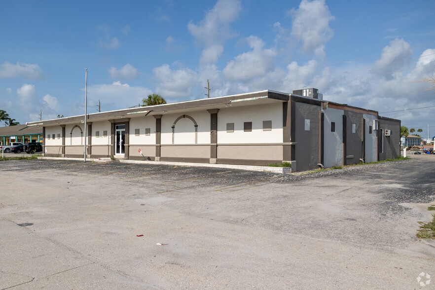 Primary Photo Of 19171 San Carlos Blvd, Fort Myers Flex For Sale