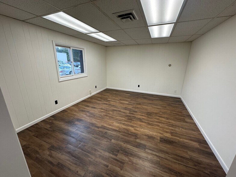 More Photos Of 457 Bantam Rd, Litchfield Freestanding For Lease