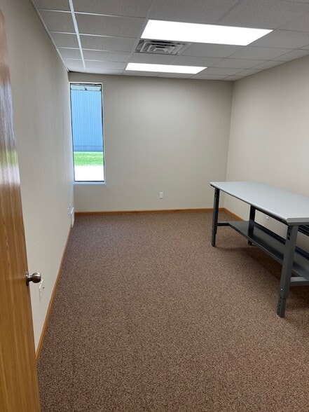 More Photos Of 941 Ashwaubenon St, Green Bay Unknown For Lease