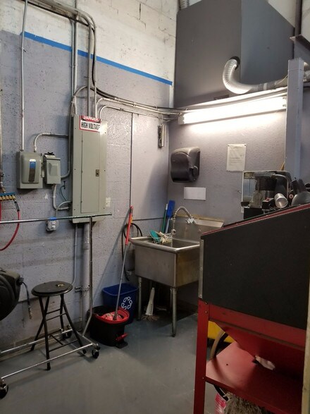 More Photos Of 5900 NW 99th Ave, Miami Light Distribution For Lease