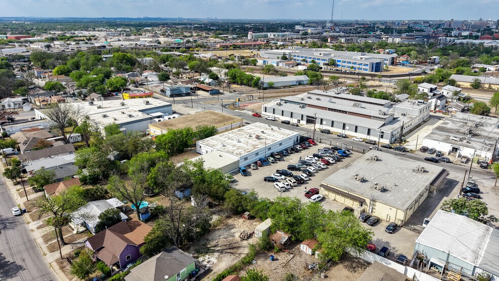 More Photos Of 130 E Zavalla, San Antonio Warehouse For Lease