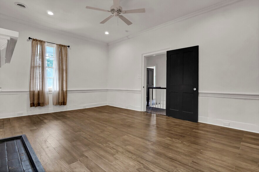 More Photos Of 12 N 5th Ave, Wilmington Office Residential For Sale