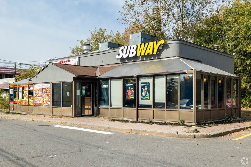 Primary Photo Of 973 Montreal Rd, Ottawa Fast Food For Sale