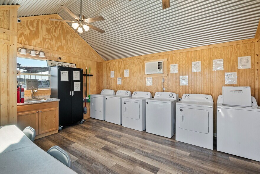 More Photos Of 351 My Ln, Millsap Trailer Camper Park For Sale