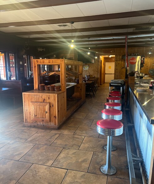 More Photos Of 1606 Main St, Junction Restaurant For Sale