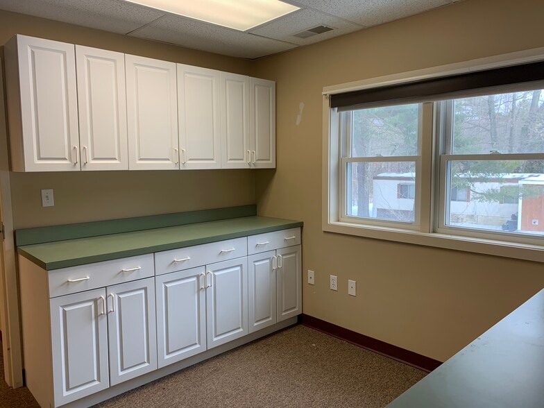 More Photos Of 43 North Rd, Deerfield Office Residential For Lease