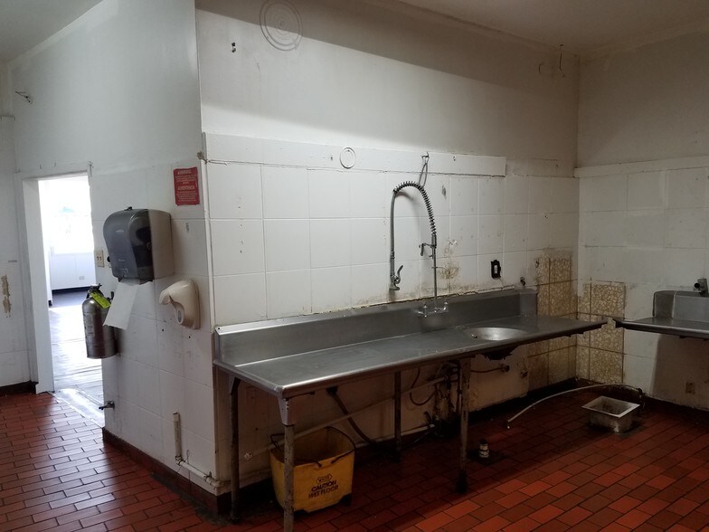 More Photos Of 400 California St, Socorro Restaurant For Lease