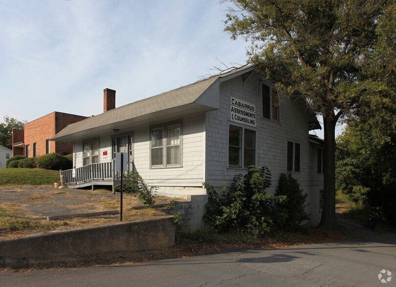 More Photos Of 152 Church St N, Concord Storefront Retail Office For Sale