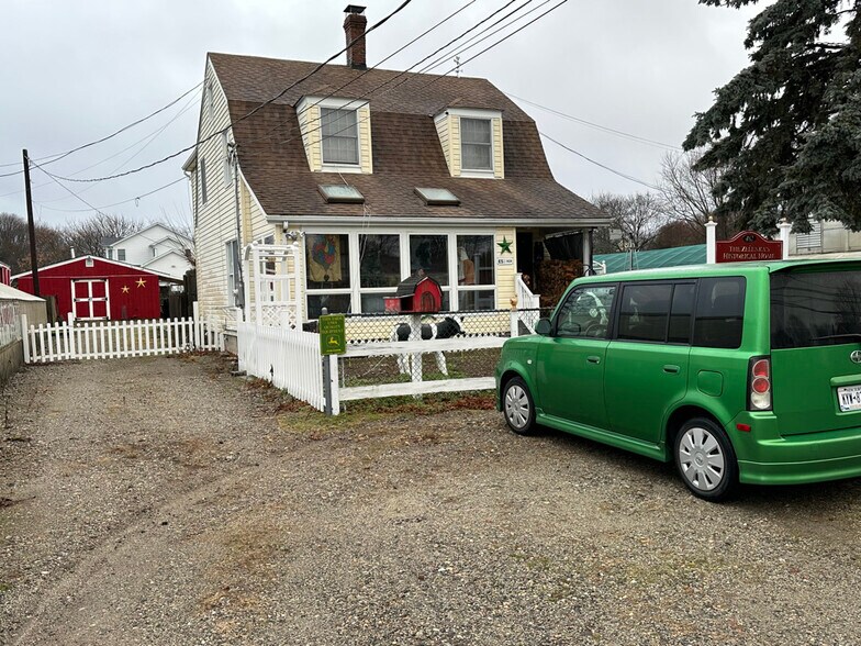 More Photos Of 482 Sylvan Ave, Bayport Garden Center For Sale