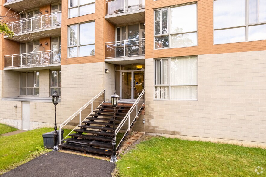 More Photos Of 1055 Boul De La Côte-Vertu, Saint-Laurent Congregate Senior Housing For Sale