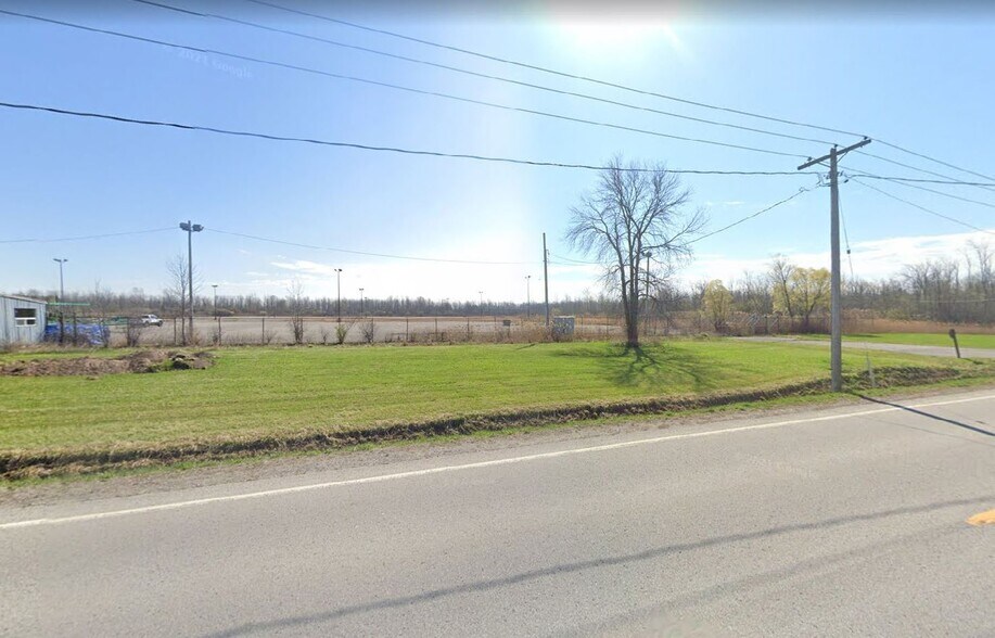 More Photos Of 900 Helena St, Fort Erie Land For Lease