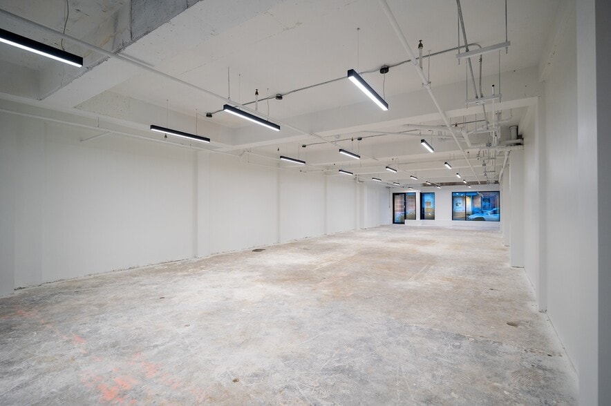 More Photos Of 7472-7480 Rue Saint-Hubert, Montréal Storefront Retail Office For Sale