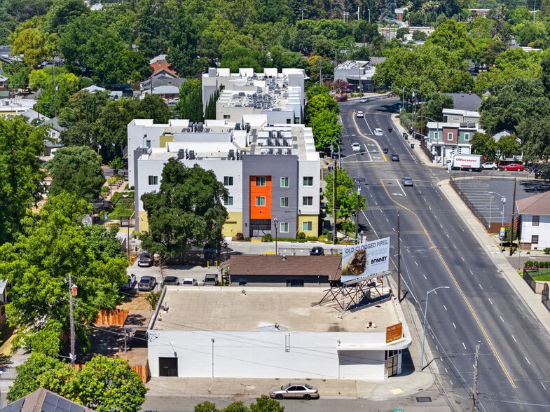 More Photos Of 3930 Broadway, Sacramento Freestanding For Sale