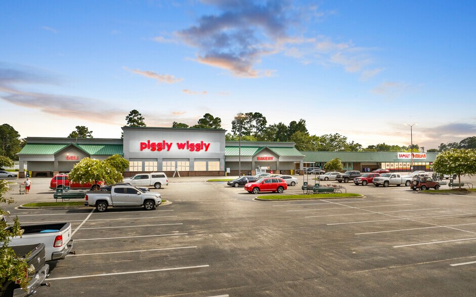 More Photos Of 208 E Mcintyre St, Mullins Supermarket For Sale