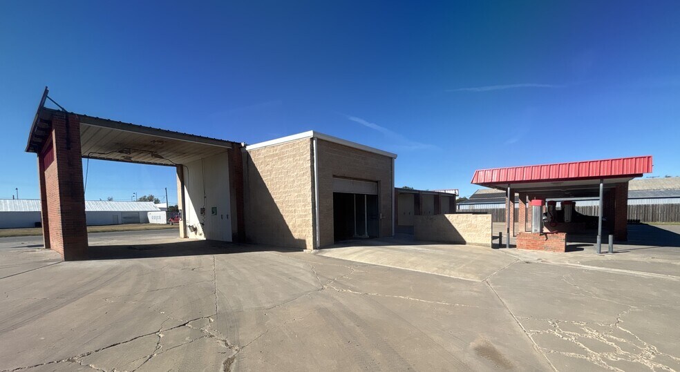More Photos Of 713 Ash St, Perryton General Retail For Sale