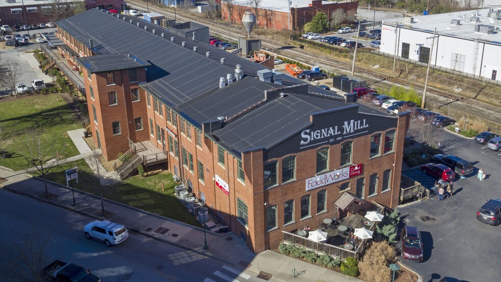 More Photos Of 205 Manufacturers Rd, Chattanooga General Retail For Lease