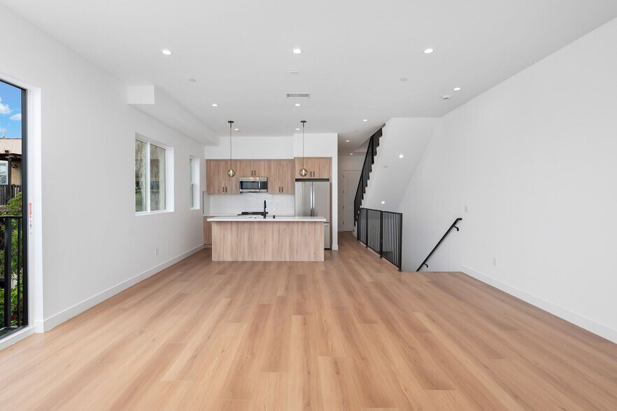 More Photos Of 726 Robinson St, Los Angeles Apartments For Sale