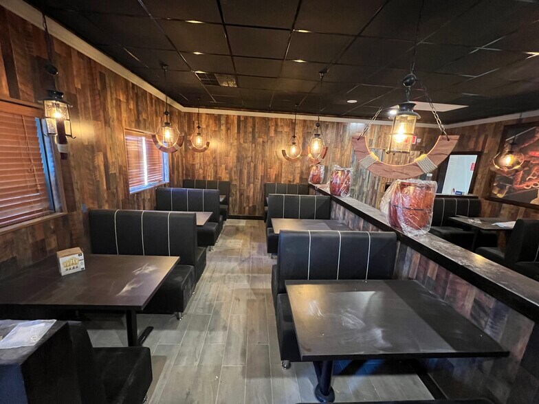 More Photos Of 628 Arena Dr, Hamilton Restaurant For Sale