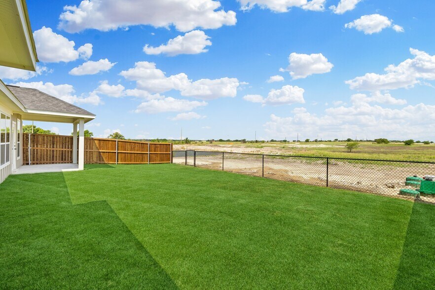 More Photos Of 651-655 Clovis St, Midlothian Apartments For Sale